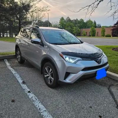 Selling 2018 Toyota Rav4 LE 