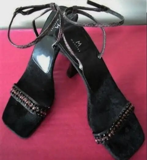 BLACK SATIN EVENING DRESS in Multi-item in Calgary - Image 5