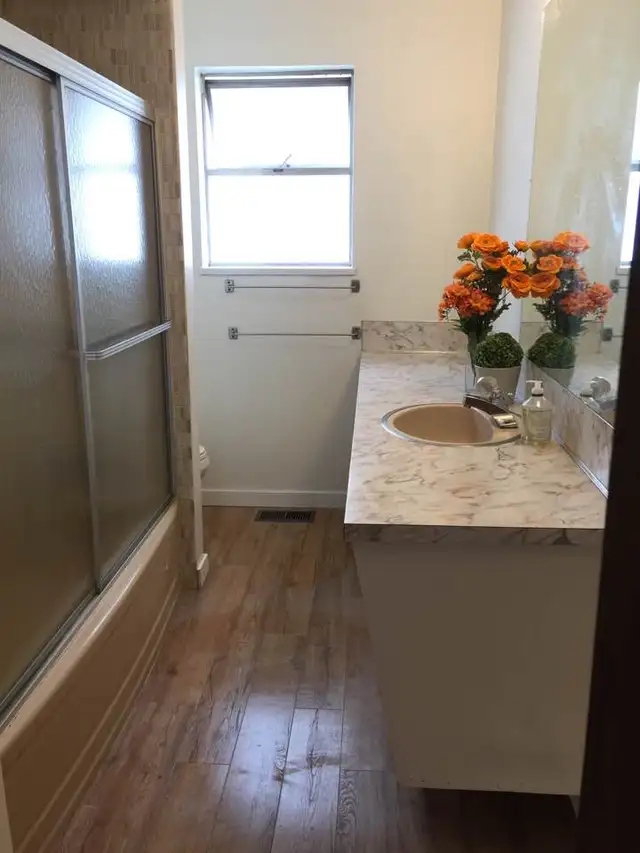 *******looking for female housemate - available now***** in Room Rentals & Roommates in Vancouver - Image 9