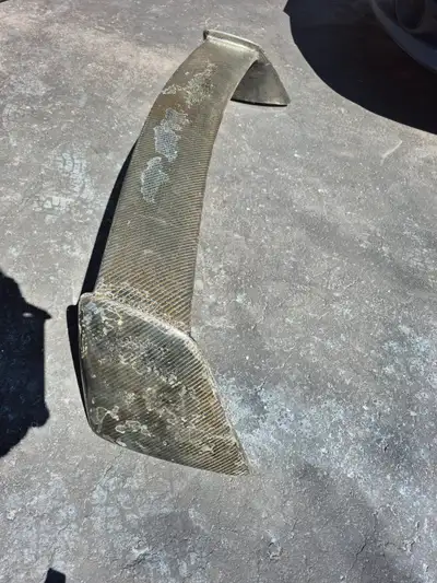 Acura rsx a spec style wing. Needs a paint job but other then that its a solid wing. Mounting hiles...