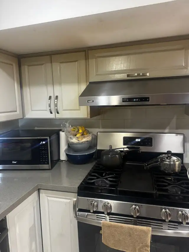 Spacious Basement Room Near Seneca College!