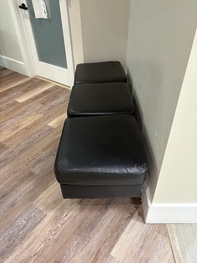 waiting room/Salon Bench in Other in Markham / York Region - Image 3