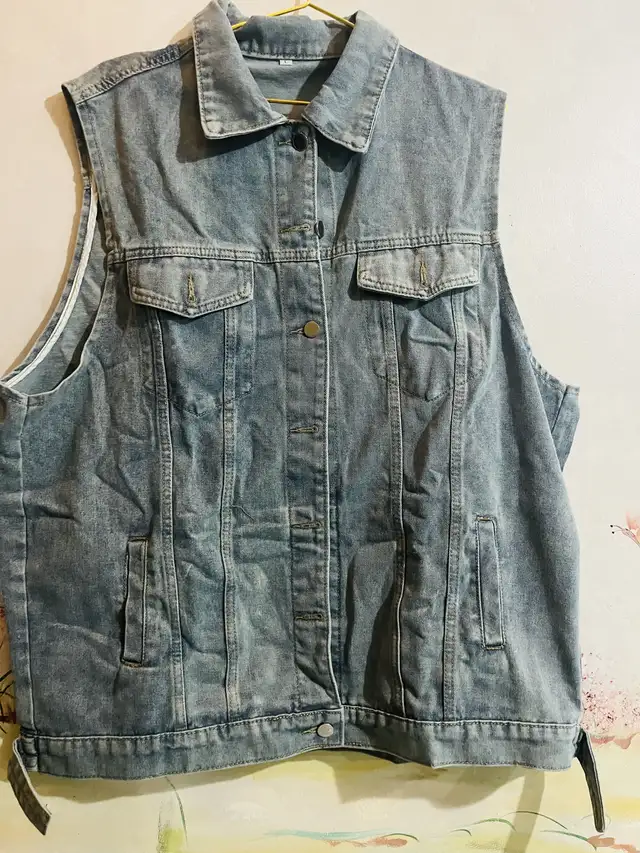 Mens Denim Vest Jacket Sleeveless-Size L in Men's in Mississauga / Peel Region - Image 4