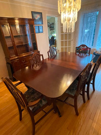 Antique mahogany dining room set in excellent condition