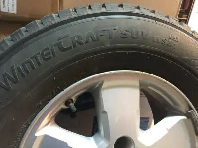 4 PNEUS KUMHO ( wintercraft suv ws31 ice avec Mag (4 SAISON HOMOLOGUÉ HIVER). dimension: 235/70R16 1...