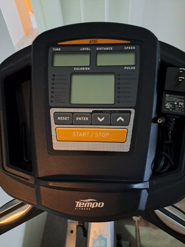 ELLIPTICAL TEMPO 615E Appareils d'exercice domestique Saint
