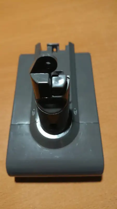 Dyson V8 battery replacement is $25 to $30 in Vacuums in Markham / York Region - Image 3
