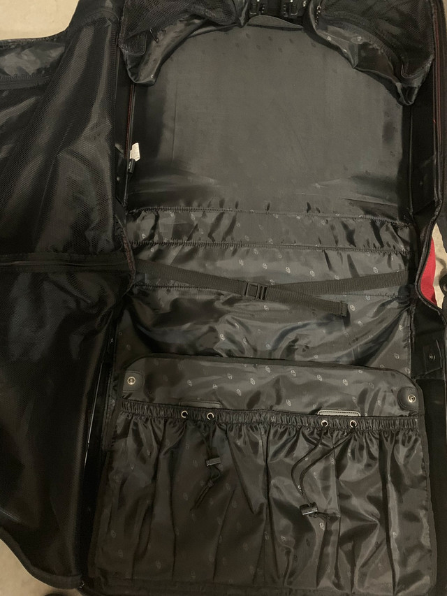 American Tourister garment bag in Other in Hamilton - Image 3