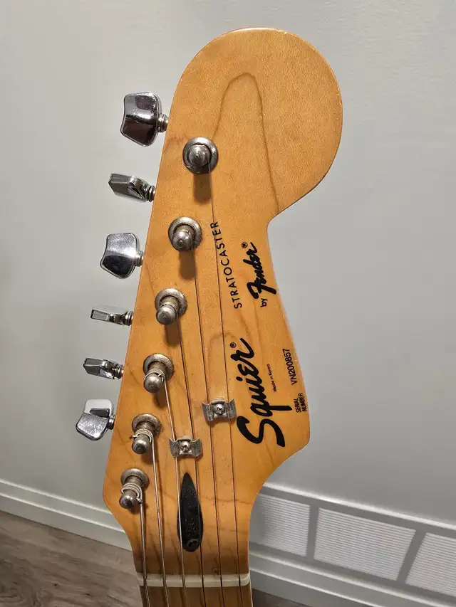Vintage Korean Squier Stratocaster + Gig Bag + Kustom Amp in Guitars in Brantford - Image 3