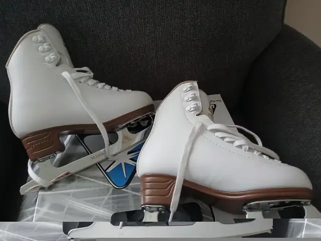 Youth Figure Skates size 1.5 (Jackson Mystique) in Skates & Blades in Ottawa - Image 3