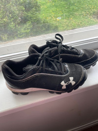 2Y Under Armour Baseball Cleats 