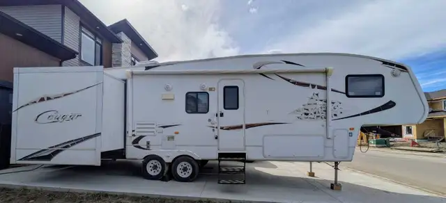 2010 Keystone Cougar Bunk in RVs & Motorhomes in Grande Prairie - Image 4