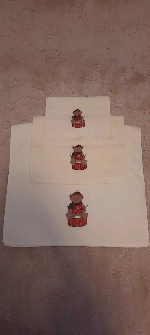 Christmas Towels, Teddy, Bath, Hand and fingertip towel in Bathwares in Markham / York Region - Image 2