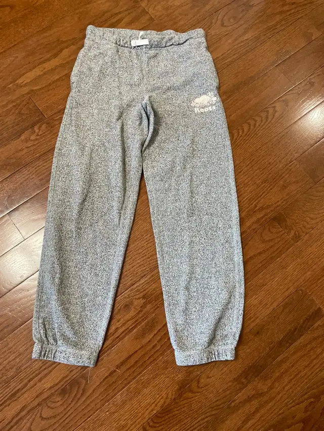 Roots girls sweatpants - size 12 in Kids & Youth in Mississauga / Peel Region - Image 2