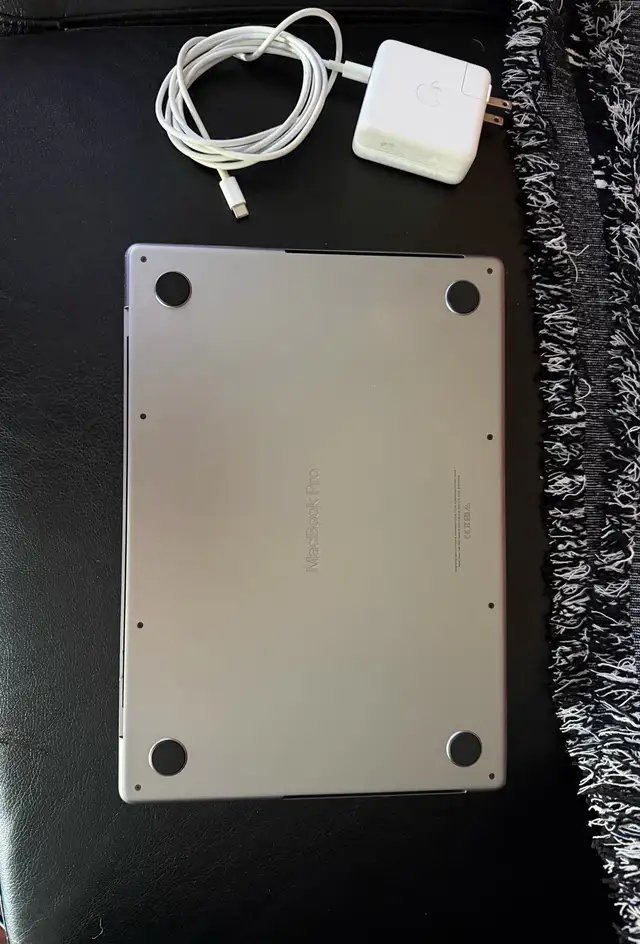 Apple MacBook Pro 14-inch 2021536186015974707202
