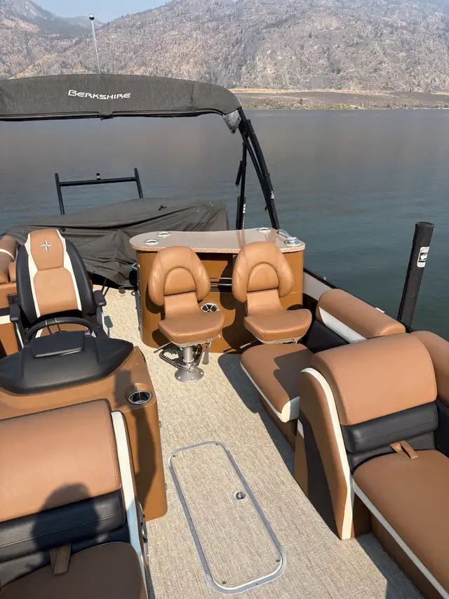 2021 25 FOOT BERKSHIRE PONTOON 25E STS 3.0. LIKE NEW in Powerboats & Motorboats in Penticton - Image 5