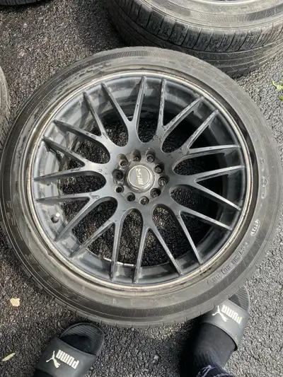 Je vends un ensemble de jantes MSR noires de 18 pouces équipées de pneus 235/45R18. Ces articles son...
