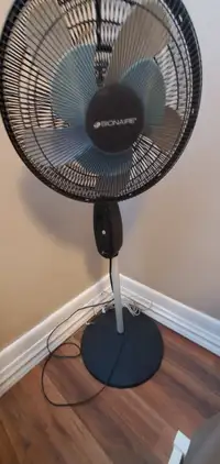 Standing fan with remote control 