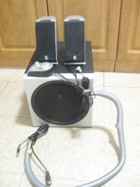 Logitech Z-2300 2.1 THX Computer Speaker & Subwoofer System