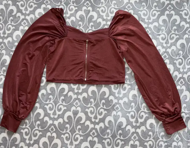 Revamped Women’s Long Sleeve Cropped Burgundy Top   in Women's - Tops & Outerwear in Oshawa / Durham Region - Image 6