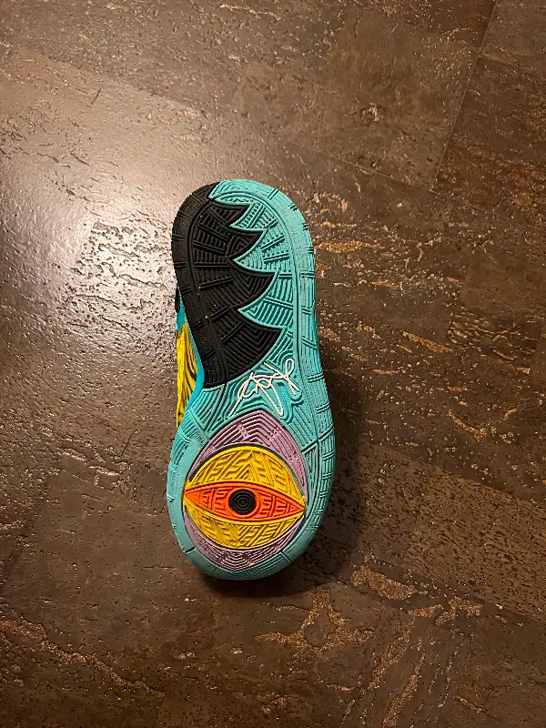 Nike Kyrie 6 Oracle Aqua (Boys Grade School) in Men's Shoes in St. Albert - Image 6