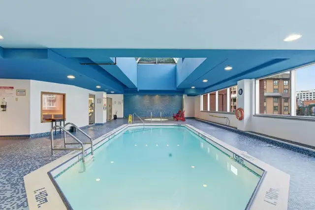 $1,500 All-In | Furnished Room Downtown Vancouver in Room Rentals & Roommates in Vancouver - Image 9