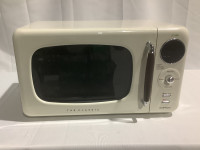 Daewoo Retro Countertop Microwave