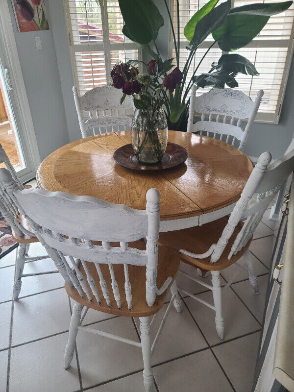 Dining room table in Dining Tables & Sets in Oshawa / Durham Region - Image 3