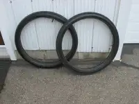 2 gros pneus de vélo Kenda