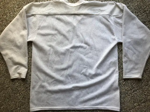 Men’s Hockey Jersey - large in Hockey in Mississauga / Peel Region - Image 3