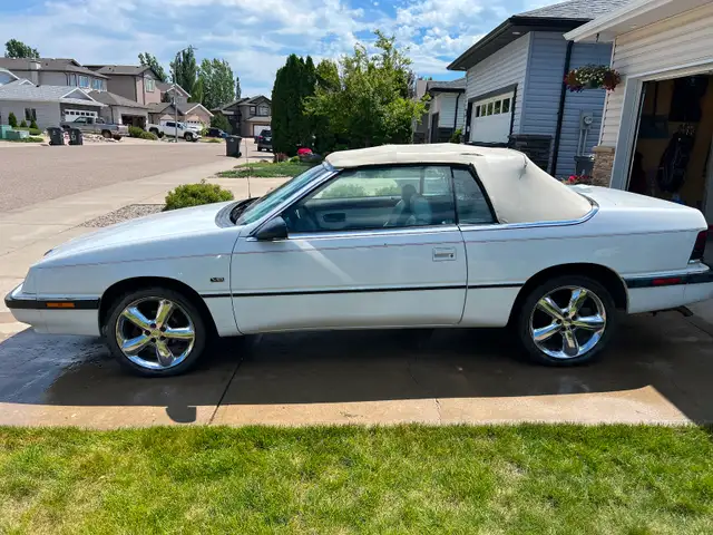 1991 Chrysler Lebaron convertible reduced 2800.00 in Cars & Trucks in Lethbridge - Image 2