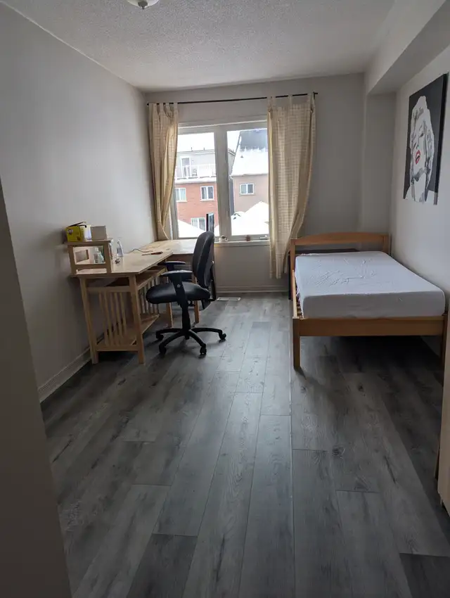 2nd flr Large Room Private Bath Parking @York University Village