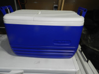 Cooler, Igloo Dual Split White Lid, Blue Bottom 22”L x 14”W X 15
