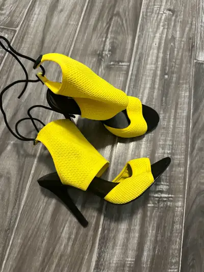 Women’s Heels Size 6, View more