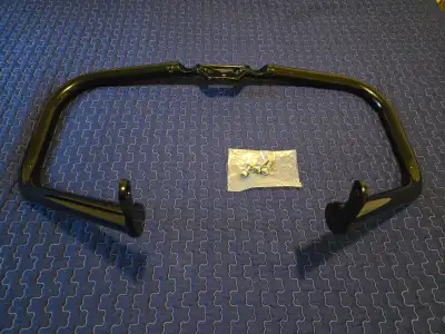 Protège-moteur ( garde-moteur , engine-guard , crash bar... ) Noir lustré Pièce Harley Davidson no.4...