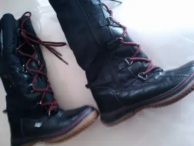 in new condition and ready for pickup at 296 mill rd m9c4x8 etobicoke. PAJAR Grip-Zip Tall Winter Bo...