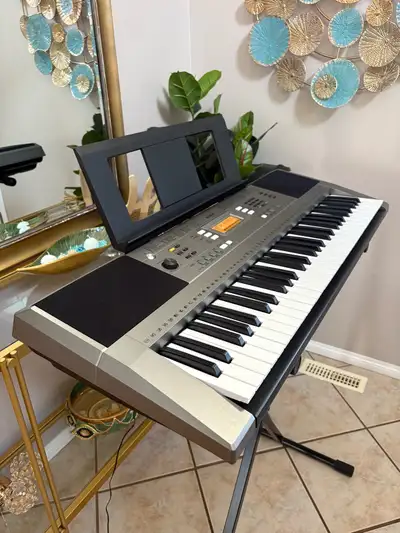 YAMAHA KEYBOARD IN EXCELLENT CONDITION & ACCESSORIES , View more