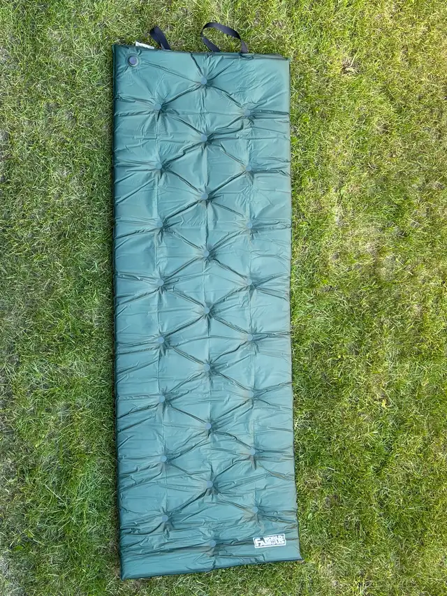 Self inflating mattress 26” x 74” in Fishing, Camping & Outdoors in Edmonton - Image 2