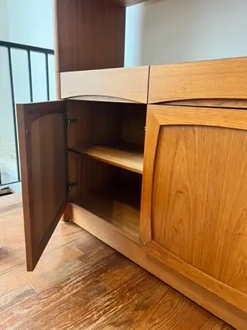 Vintage MCM solid teak hutch display cabinet in Hutches & Display Cabinets in City of Toronto - Image 5