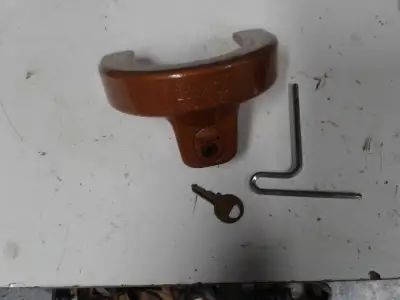 Barrure pour roulotte ou remorque de marque master