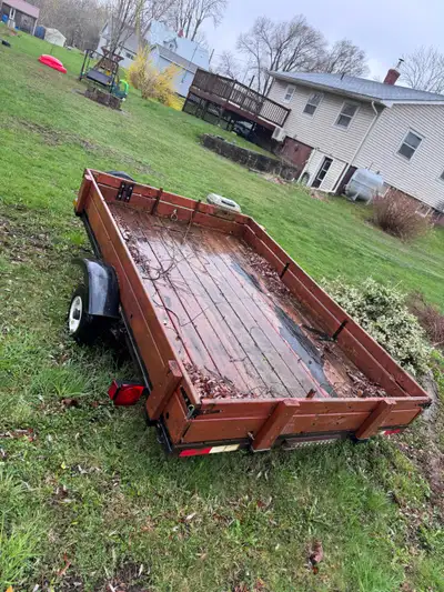 8x5.5 utility trailer, has good tires and wiring. Not mvid, very sturdy steal frame trailer, also ha...