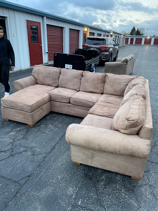 5-6 Person Sectional Couch in Couches & Futons in London - Image 2