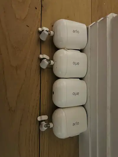 Set of 4 security cameras. Arlo. System