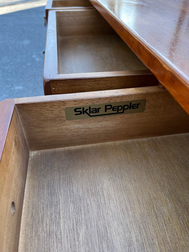 Sklar Peppler coffee table with 3 drawers  in Coffee Tables in Napanee - Image 2