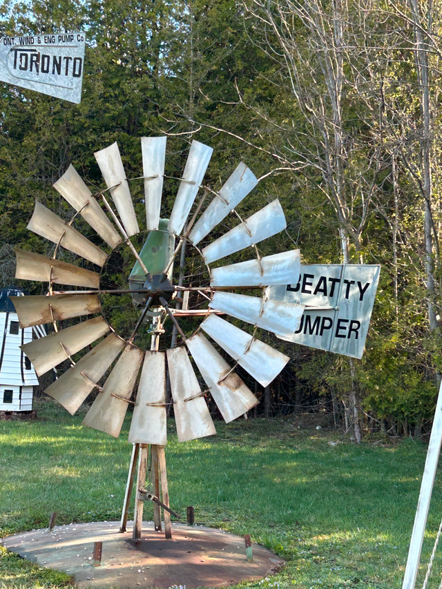 farm water pumping windmill in Other in Grand Bend - Image 3