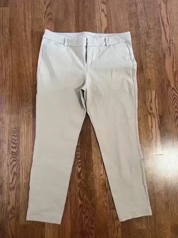Ladies Old Navy Pixie Mid Rise Ankle Pants - Size 14 in Women's - Bottoms in Ottawa