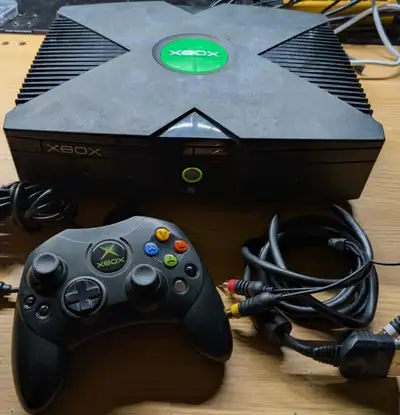Microsoft OG Original Xbox Console. Works great, comes with original "S" controller and all cables....