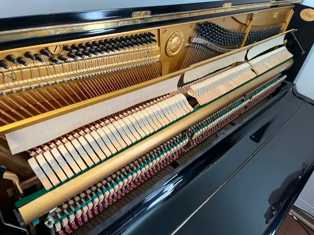 Piano Yamaha U1 (1982) in Pianos & Keyboards in City of Montréal - Image 5
