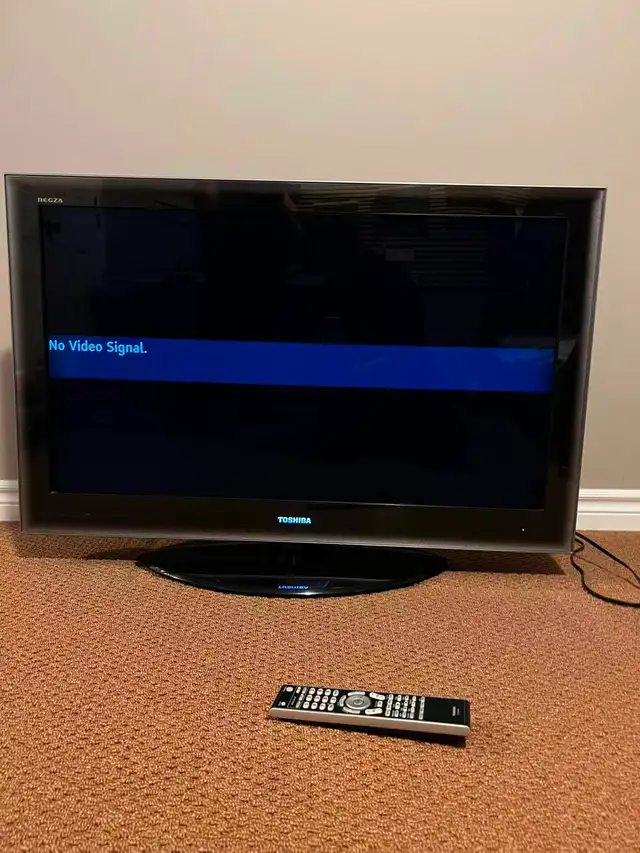 Toshiba TV 42 inch, NOT a smart TV in TVs in Ottawa - Image 2