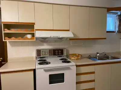 New Renovated 1 bedroom with private bathroom ensuite 1 year contract Bright basement level (Detache...